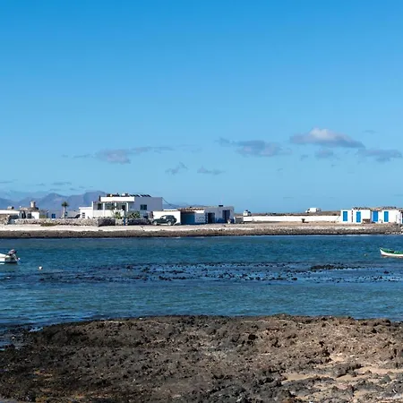 Beachfront Two Bedrooms House Casa Toral بيت للعطل Majanicho