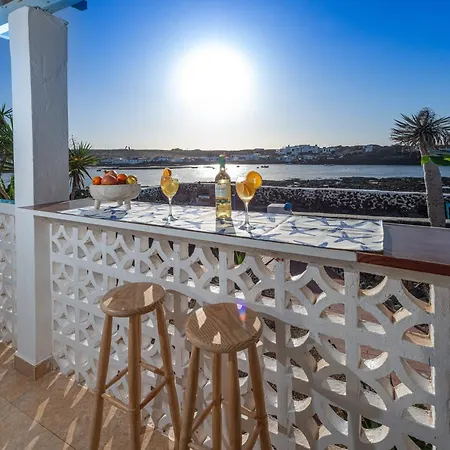 بيت للعطل Beachfront Two Bedrooms House Casa Toral Majanicho