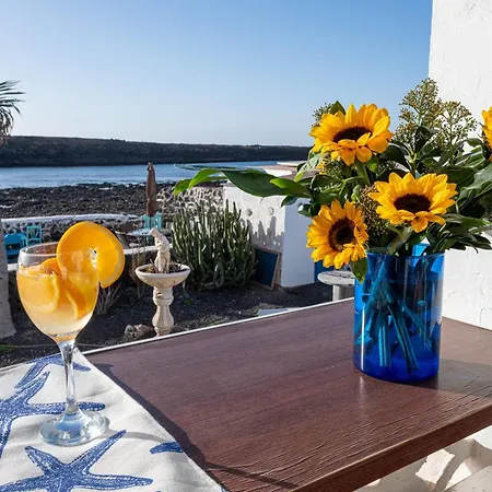 بيت للعطل Beachfront Two Bedrooms House Casa Toral Majanicho