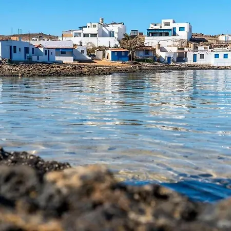 Beachfront Two Bedrooms House Casa Toral بيت للعطل